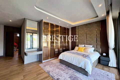 House in Pattaya, Thailand 5 bedrooms № 197555 - photo 19
