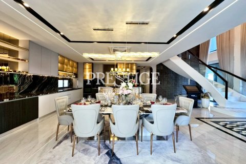 House in Pattaya, Thailand 5 bedrooms № 197555 - photo 5