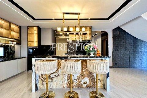 House in Pattaya, Thailand 5 bedrooms № 197555 - photo 6