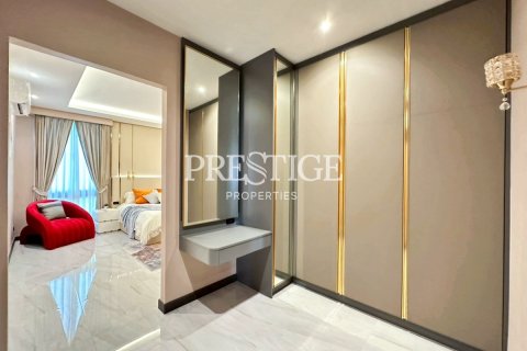 House in Pattaya, Thailand 5 bedrooms № 197555 - photo 30