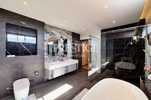 House in Pattaya, Thailand 5 bedrooms № 197555 - photo 15