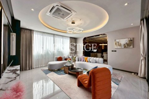 House in Pattaya, Thailand 5 bedrooms № 197555 - photo 2
