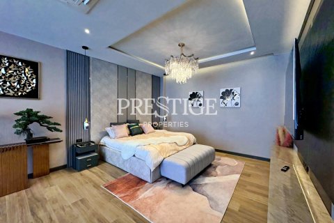 House in Pattaya, Thailand 5 bedrooms № 197555 - photo 11