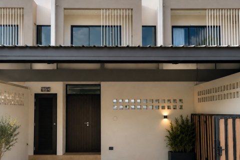Casa de 3 dormitorios en Pattaya, Tailandia № 209305 - foto 13