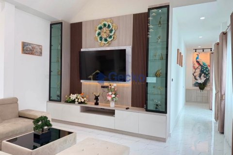Casa de 3 dormitorios en Pattaya, Tailandia № 209308 - foto 7