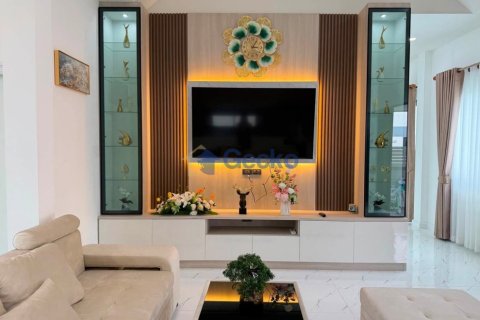 Casa de 3 dormitorios en Pattaya, Tailandia № 209308 - foto 5