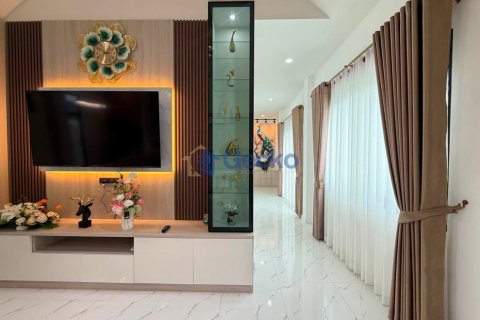 Casa de 3 dormitorios en Pattaya, Tailandia № 209308 - foto 8