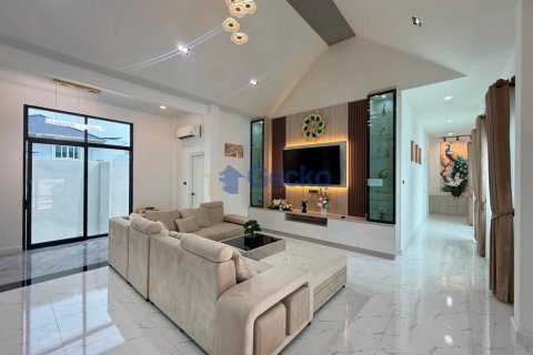 Casa de 3 dormitorios en Pattaya, Tailandia № 209308 - foto 4