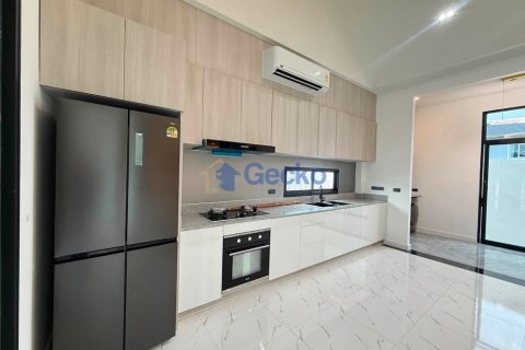 Casa de 3 dormitorios en Pattaya, Tailandia № 209308 - foto 10