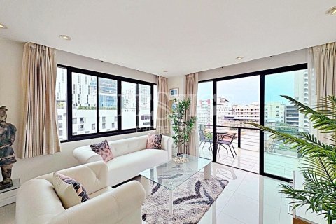 Condo in Pattaya, Thailand, 2 bedrooms  № 209303