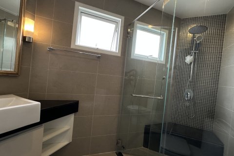 Кондоминиум с 2 спальнями в Хуай Кванге, Бангкок, Таиланд № 147429 - фото 18