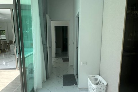 Villa in Surat Thani, Thailand 3 bedrooms № 162317 - photo 9