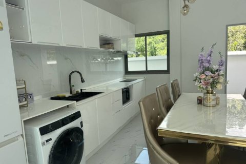Villa in Surat Thani, Thailand 3 bedrooms № 162317 - photo 3