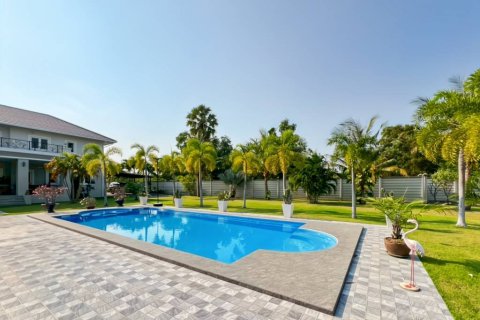 Villa in Cha-am, Thailand 7 bedrooms № 162313 - photo 2