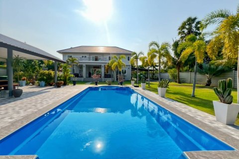 Villa in Cha-am, Thailand 7 bedrooms № 162313