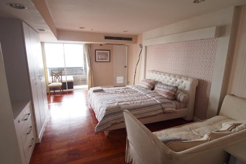 Condo in Watthana, Bangkok, Thailand, 4 bedrooms № 155252 - photo 13
