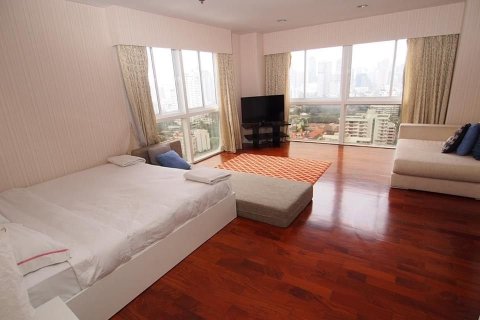 Condo in Watthana, Bangkok, Thailand, 4 bedrooms № 155252 - photo 10