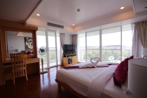 Condo in Hua Hin, Thailand, 3 bedrooms  № 173507 - photo 15