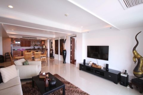 Condo in Hua Hin, Thailand, 3 bedrooms  № 173507 - photo 9