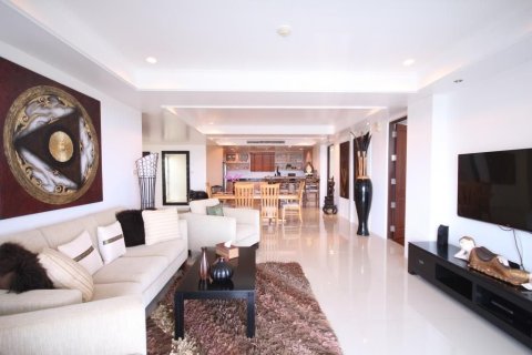 Condo in Hua Hin, Thailand, 3 bedrooms  № 173507 - photo 4