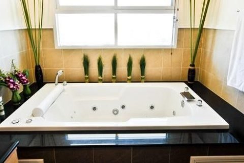 Condo in Hua Hin, Thailand, 3 bedrooms  № 173507 - photo 7