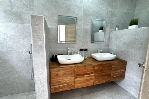 Villa in Ko Samui, Thailand 4 bedrooms № 140695 - photo 17