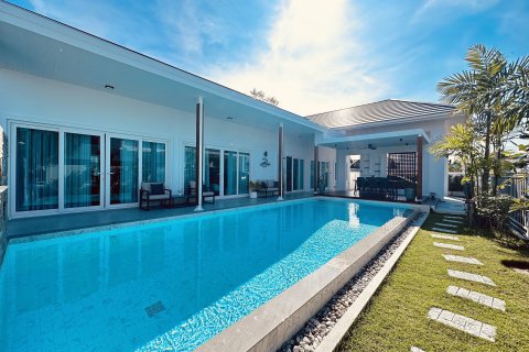 Вилла в Хуа Хине, Таиланд с 3 спальнями  № 151440 - фото 1