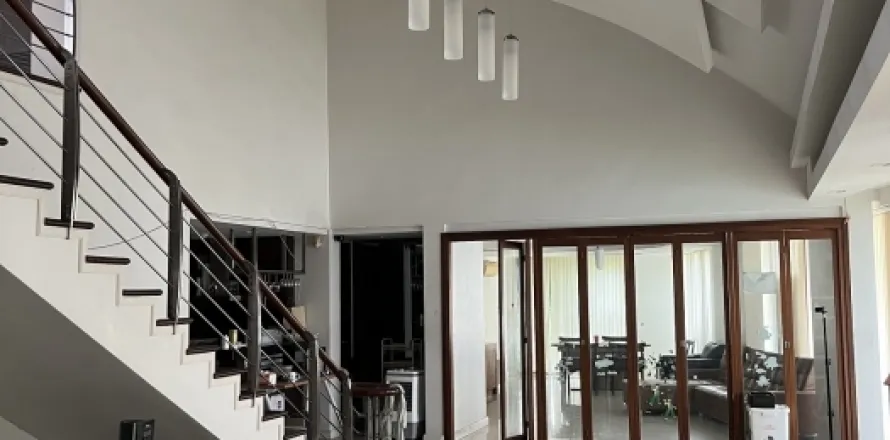 Haus in Phra Khanong, Bangkok, Thailand 5 Schlafzimmer № 215961