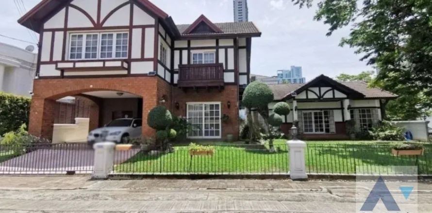 Haus in Watthana, Bangkok, Thailand 4 Schlafzimmer № 215958