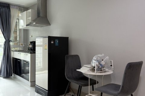 Студия в кондо в Клонг Тоэй, Бангкок, Таиланд № 148879 - фото 1