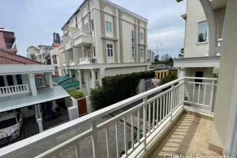 House in Pattaya, Thailand 3 bedrooms № 177807 - photo 2