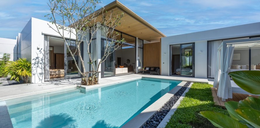 Villa in Phuket, Thailand 4 bedrooms № 152421