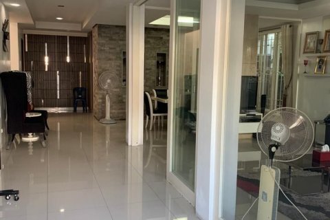 House in Din Daeng, Bangkok, Thailand 4 bedrooms № 153484 - photo 4