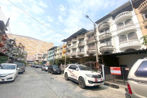 Townhouse in Nonthaburi, Thailand 6 bedrooms № 153488 - photo 18