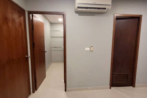 Condo in Bangkok, Thailand, 2 bedrooms № 200271 - photo 10