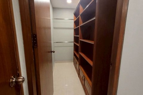 Condo in Bangkok, Thailand, 2 bedrooms № 200271 - photo 13