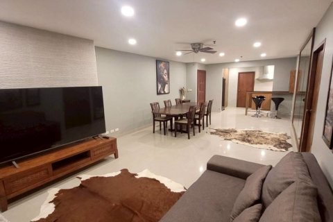 Condo in Bangkok, Thailand, 2 bedrooms № 200271 - photo 2