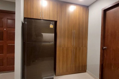 Condo in Bangkok, Thailand, 2 bedrooms № 200271 - photo 7