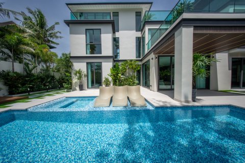 Villa in Pattaya, Thailand 6 bedrooms № 200267