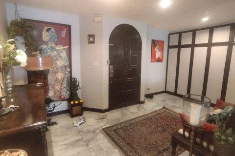 Condo in Watthana, Bangkok, Thailand, 3 bedrooms  № 136895 - photo 6