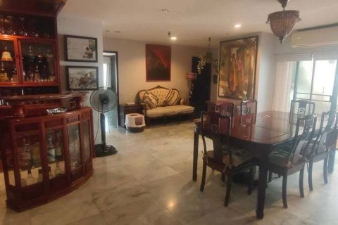 Condo in Watthana, Bangkok, Thailand, 3 bedrooms  № 136895 - photo 7