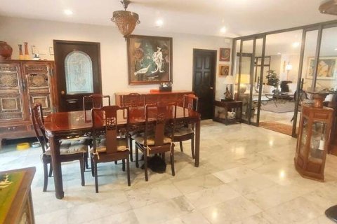 Condo in Watthana, Bangkok, Thailand, 3 bedrooms  № 136895 - photo 2