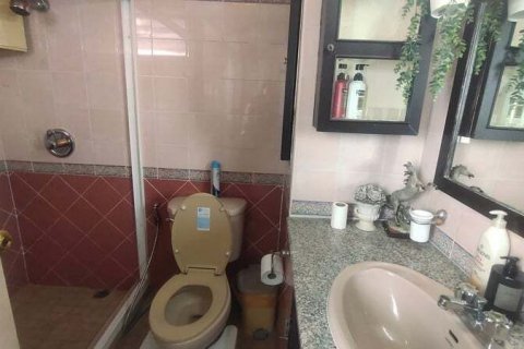 Condo in Watthana, Bangkok, Thailand, 3 bedrooms  № 136895 - photo 12