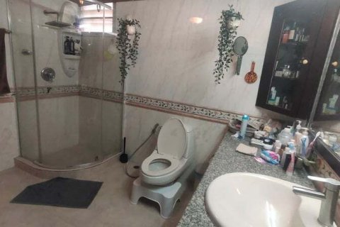 Condo in Watthana, Bangkok, Thailand, 3 bedrooms  № 136895 - photo 11