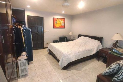 Condo in Watthana, Bangkok, Thailand, 3 bedrooms  № 136895 - photo 10