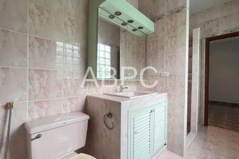 Casa de 4 dormitorios en Pattaya, Tailandia № 211845 - foto 12