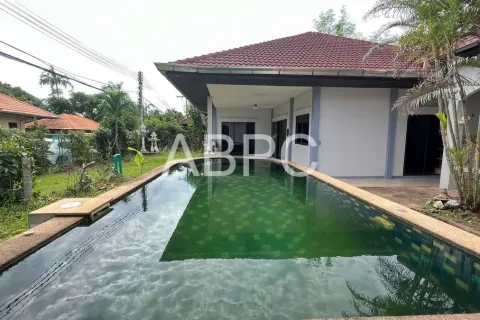 Casa de 4 dormitorios en Pattaya, Tailandia № 211845 - foto 3