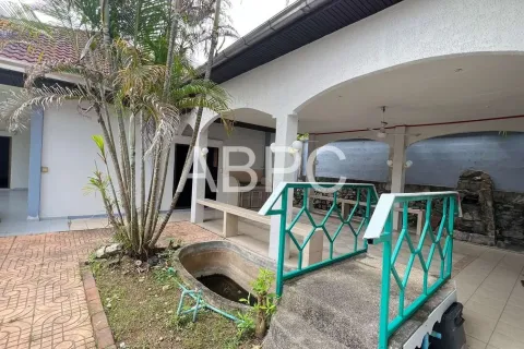 Casa de 4 dormitorios en Pattaya, Tailandia № 211845 - foto 5