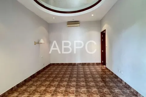 Casa de 4 dormitorios en Pattaya, Tailandia № 211845 - foto 4