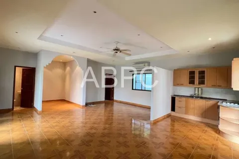 Casa de 4 dormitorios en Pattaya, Tailandia № 211845 - foto 9
